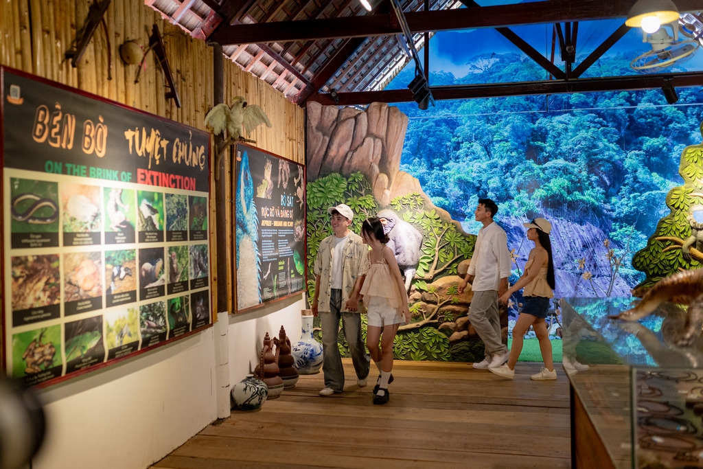 Khu trưng bày sinh học rừng